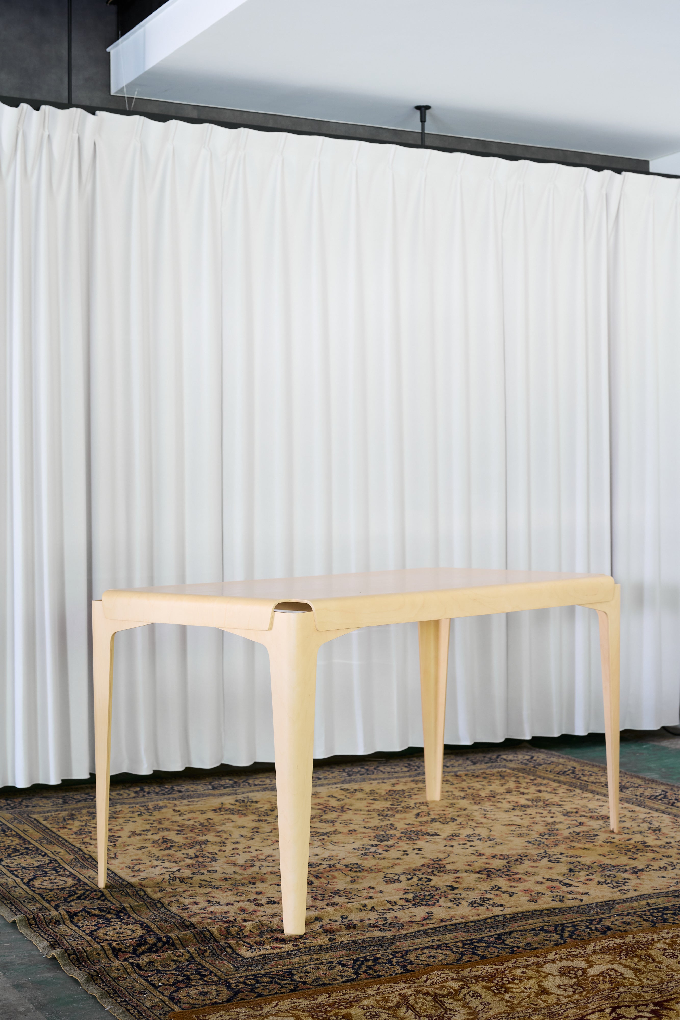 Isokon_Shell Dining Table