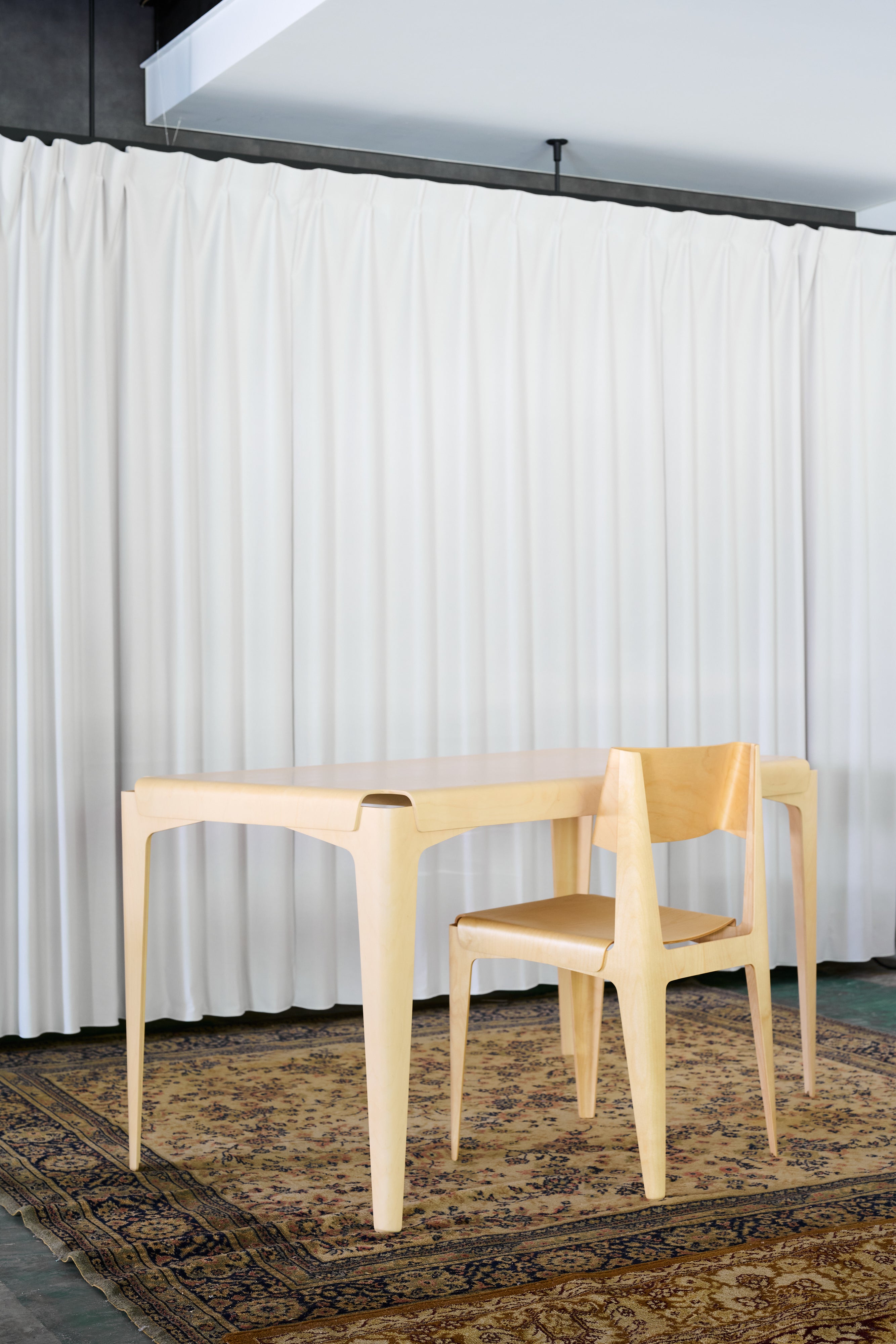 Isokon_Shell Dining Table