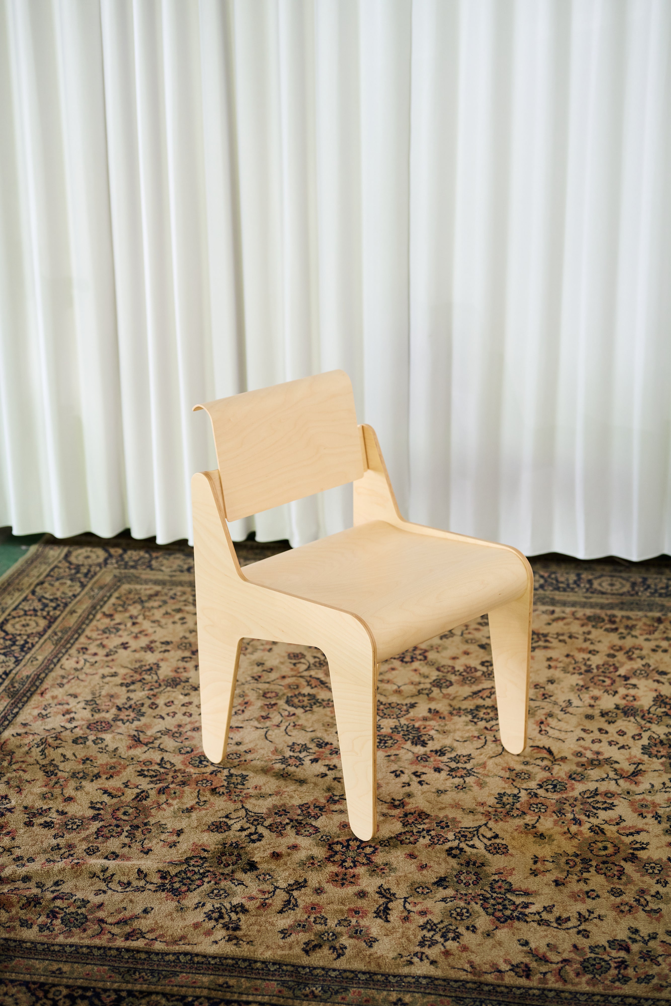 CUT_OUT_CHAIR