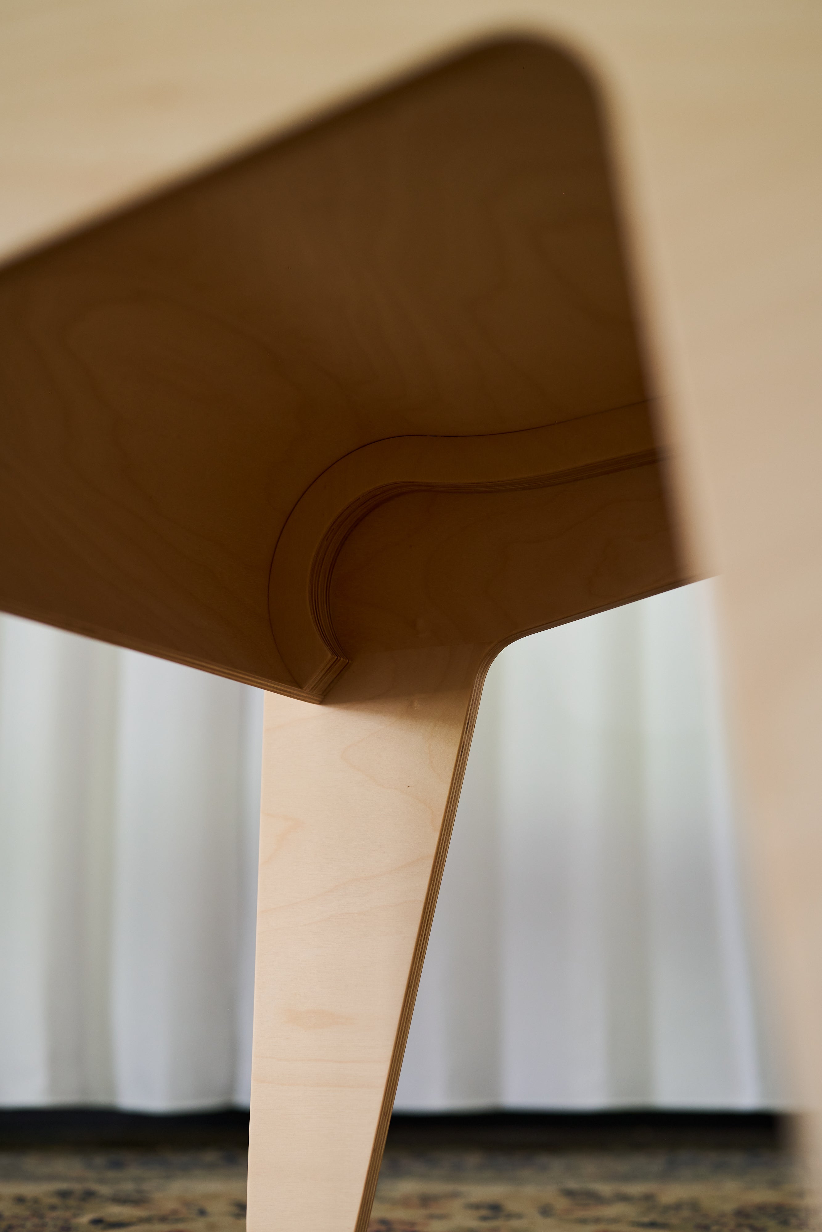 CUT_OUT_CHAIR