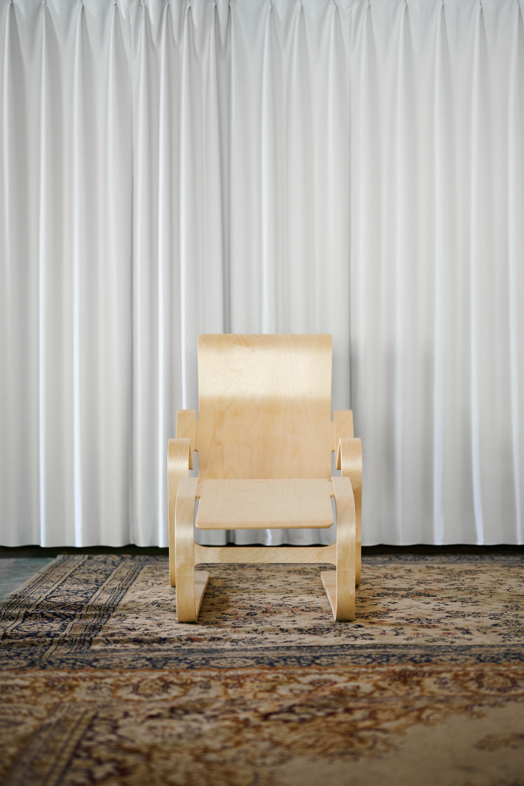 Isokon_LONG CHAIR