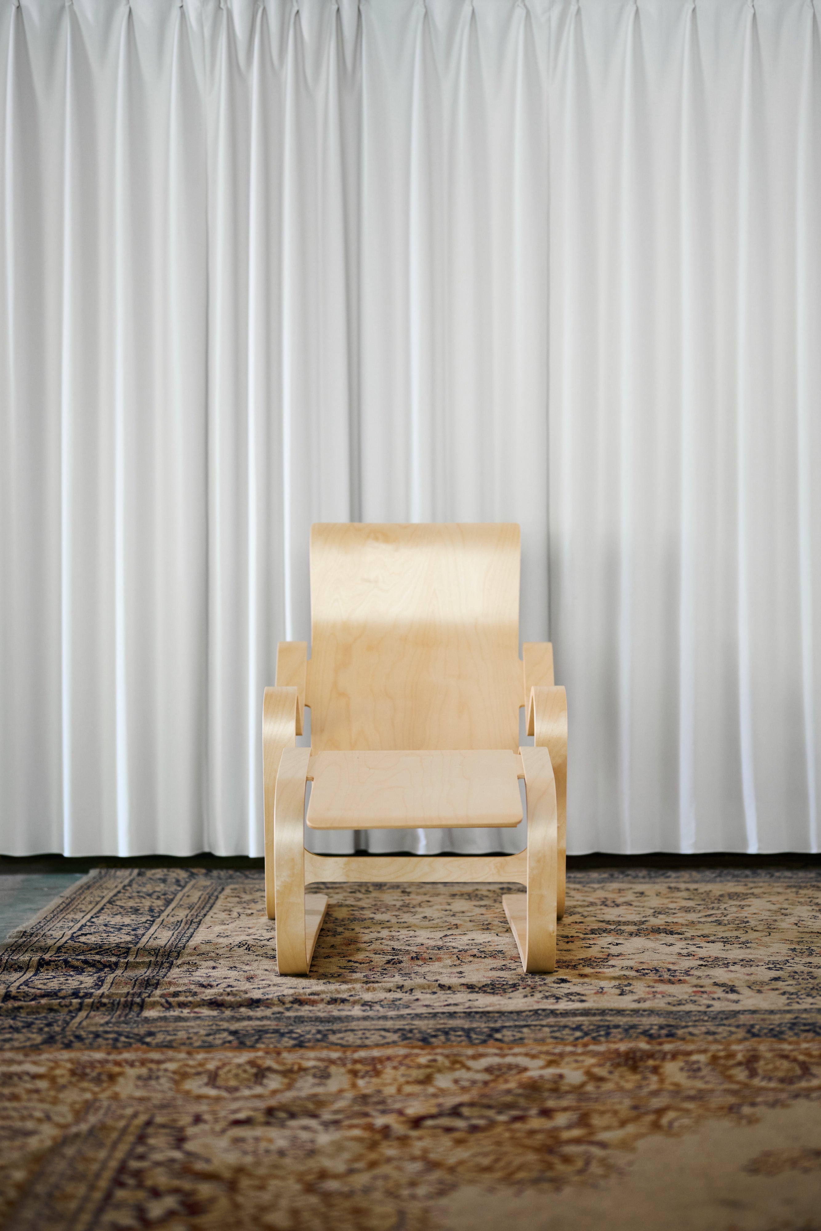 Isokon_LONG CHAIR