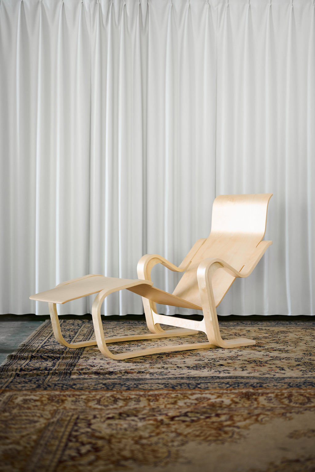 Isokon_LONG CHAIR