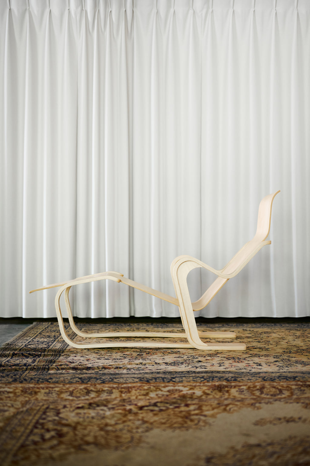 Isokon_LONG CHAIR