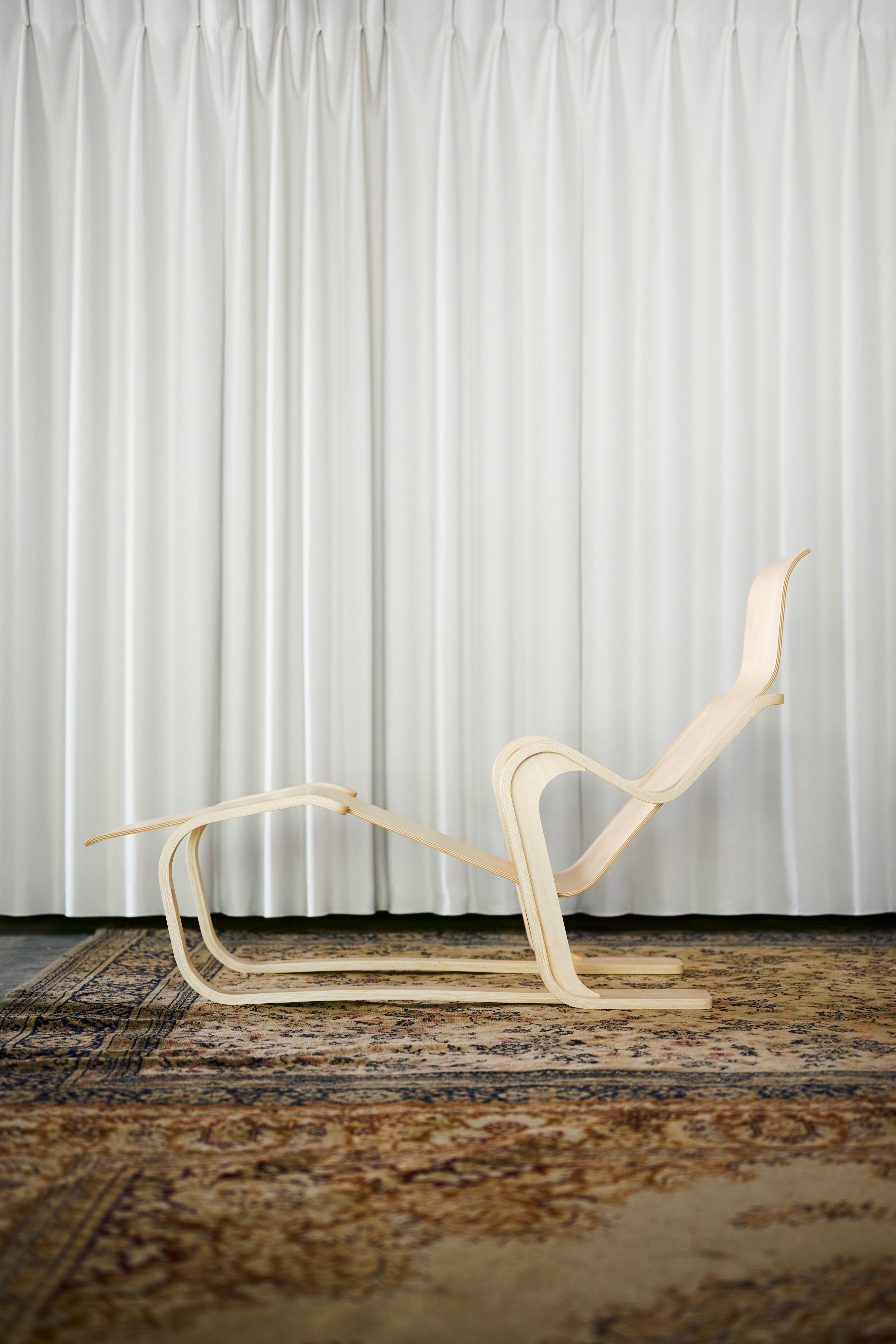 Isokon_LONG CHAIR